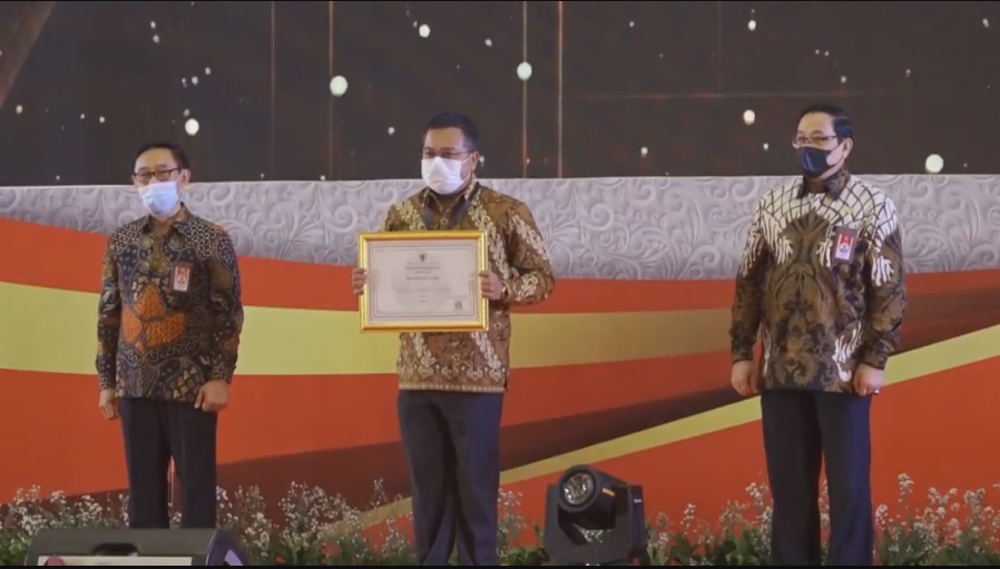 Kemenag Terima Anugerah Meritokrasi dari KASN Kemenag Terima Anugerah Meritokrasi dari KASN