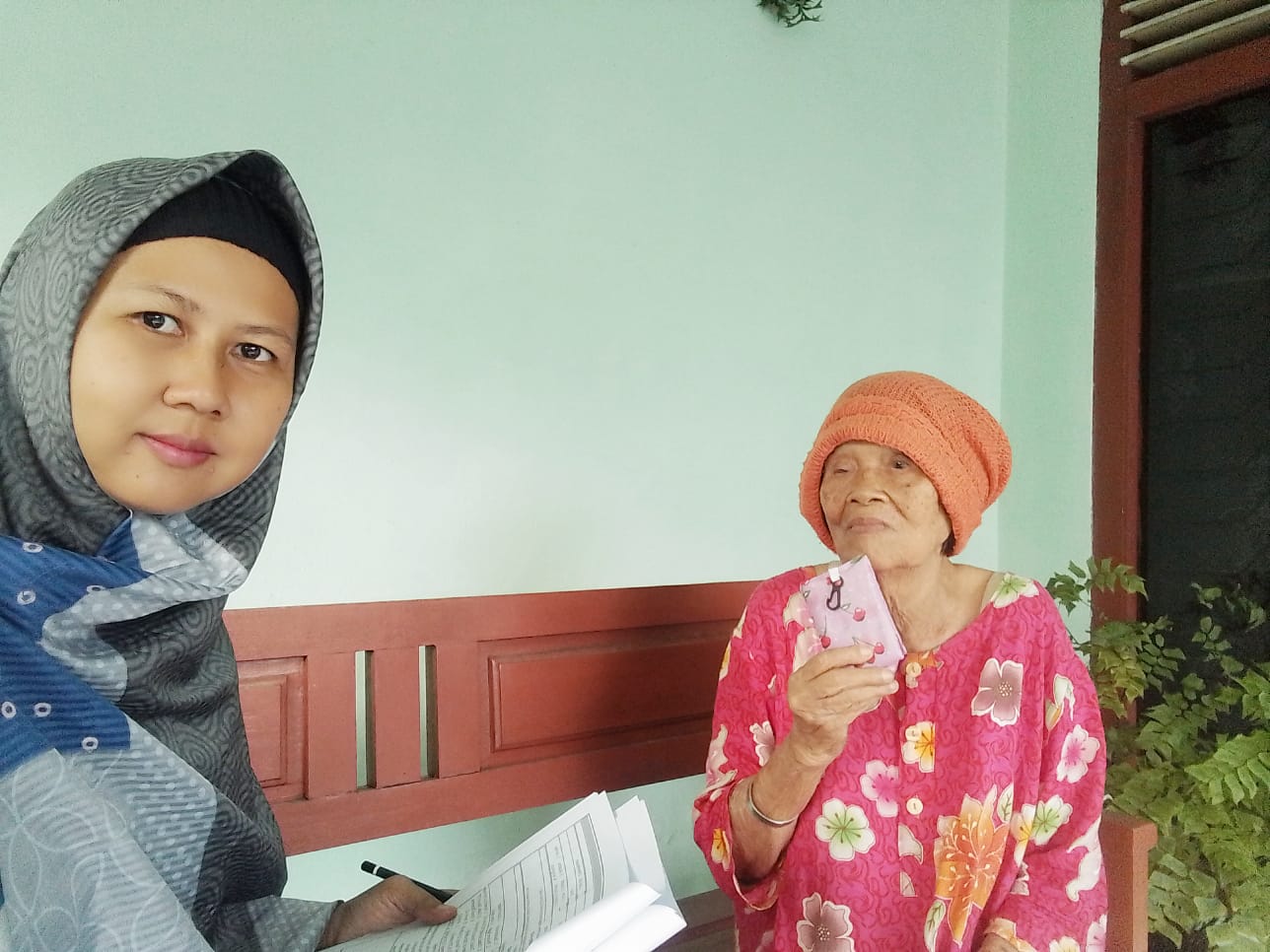 Enumerator IKUB 2024 Bertemu Bidan yang Membantunya Lahir 41 Tahun Lalu